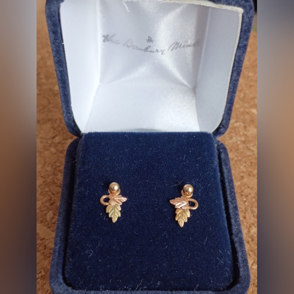 The Danbury Mint Antique 14K Grapevine Leaf Two Tone Studs